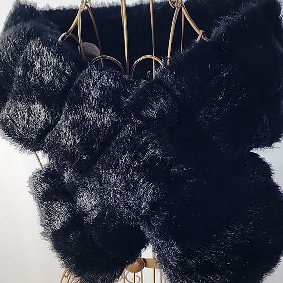 Black Faux Fur Stoll Pleasant Pheasant - Picture 2 of 5